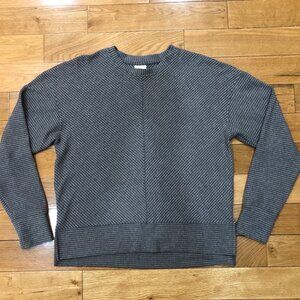 Freely Diagonal Patterned Crew neck Gray Sweater Size XS